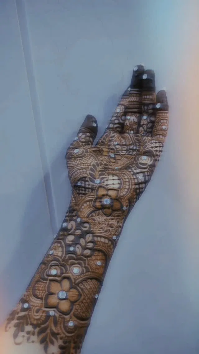Aesthetic Front Hand Mehndi Design