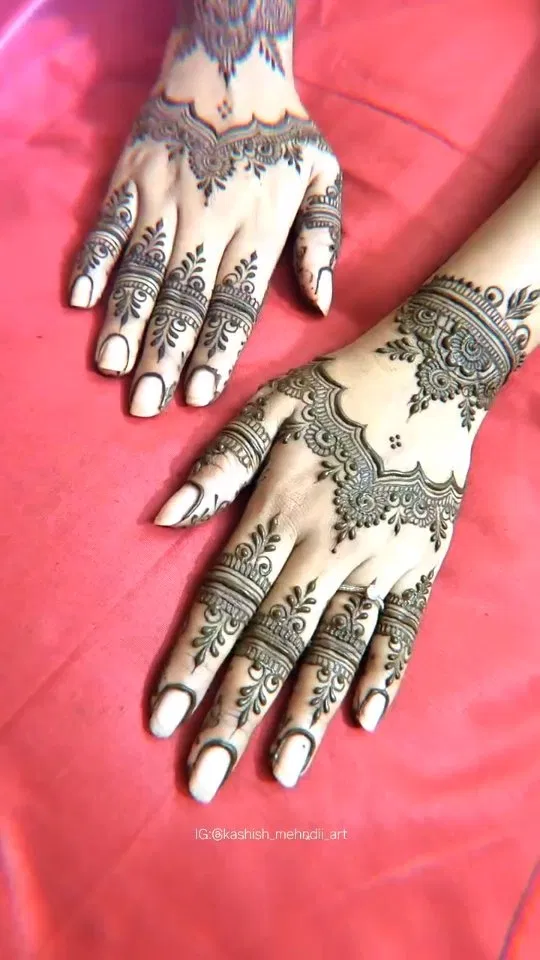 Minimal Simple Back Hand Mehndi Design