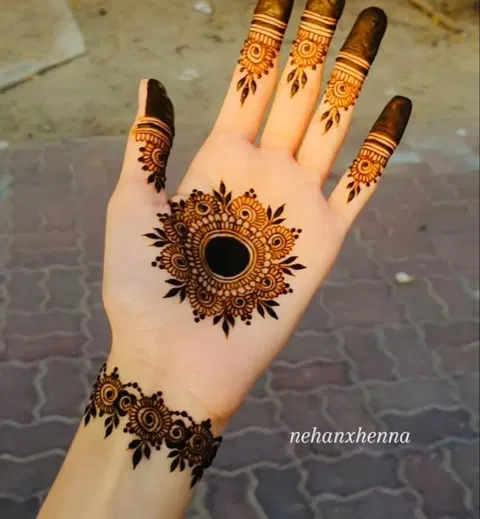 aesthetic arabic bel back hand mehndi design