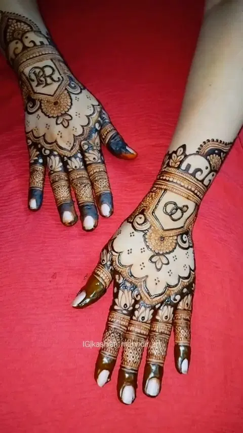 figure front hand mehndi design