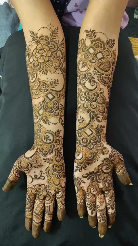 pakistani back hand mehndi design