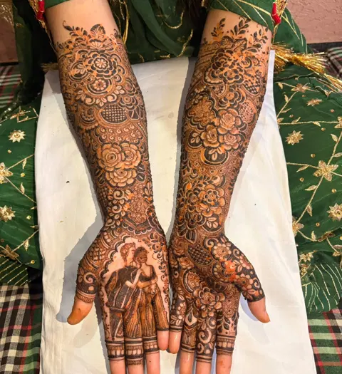 bridal pakistani figure full hand mehndi design