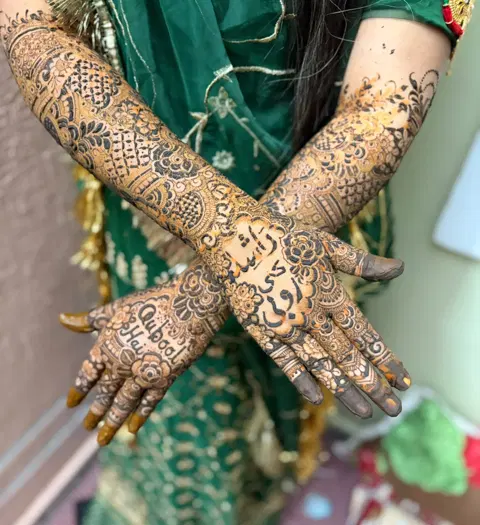 pakistani flower front hand mehndi design