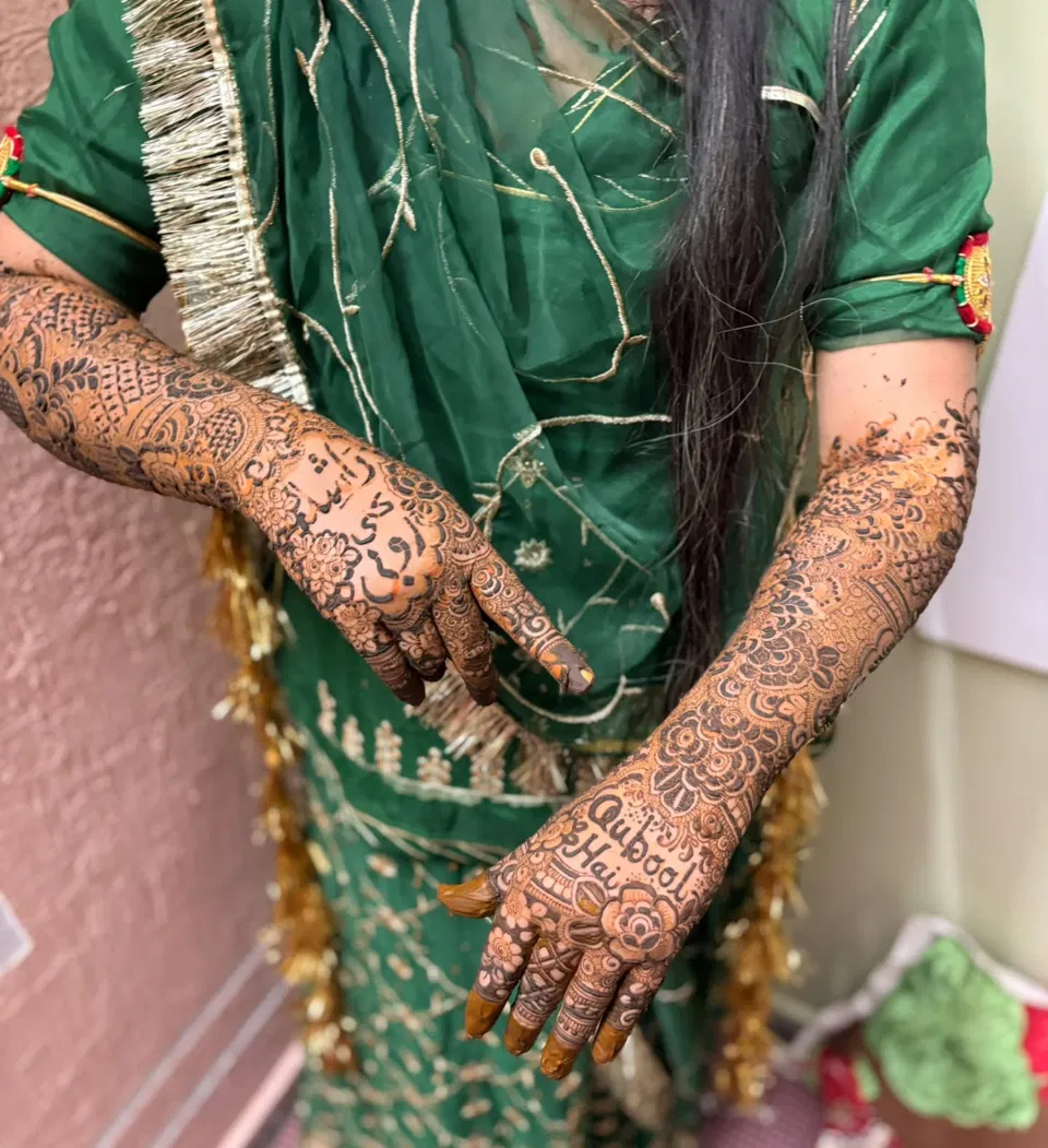 Pakistani Back Hand Mehndi Design with Flowers and Jaal