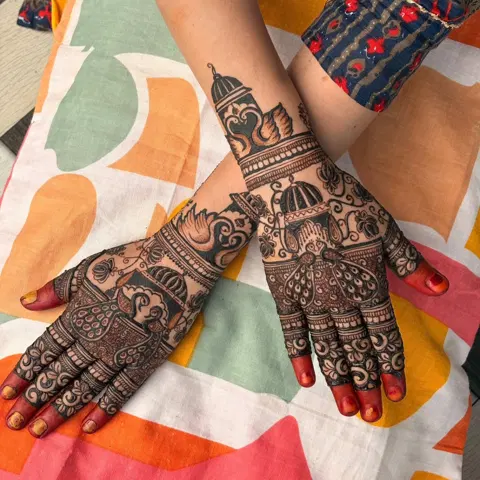 simple figure mehndi design
