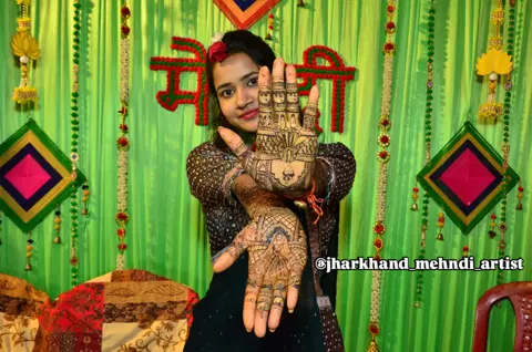 aesthetic front hand mehndi design