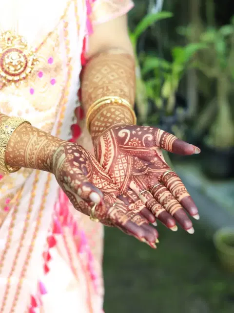front hand mehndi design