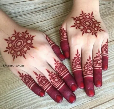 pakistani simple circle finger mehndi design