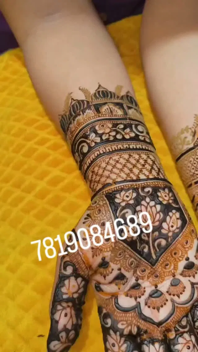 Aesthetic Back Hand Mehndi Design