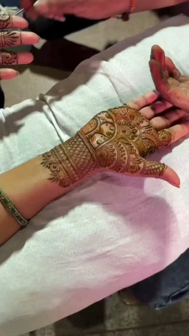 Aesthetic Mehndi Design