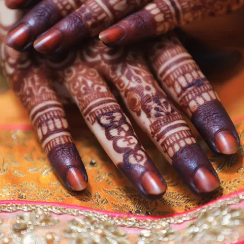 back hand mehndi design
