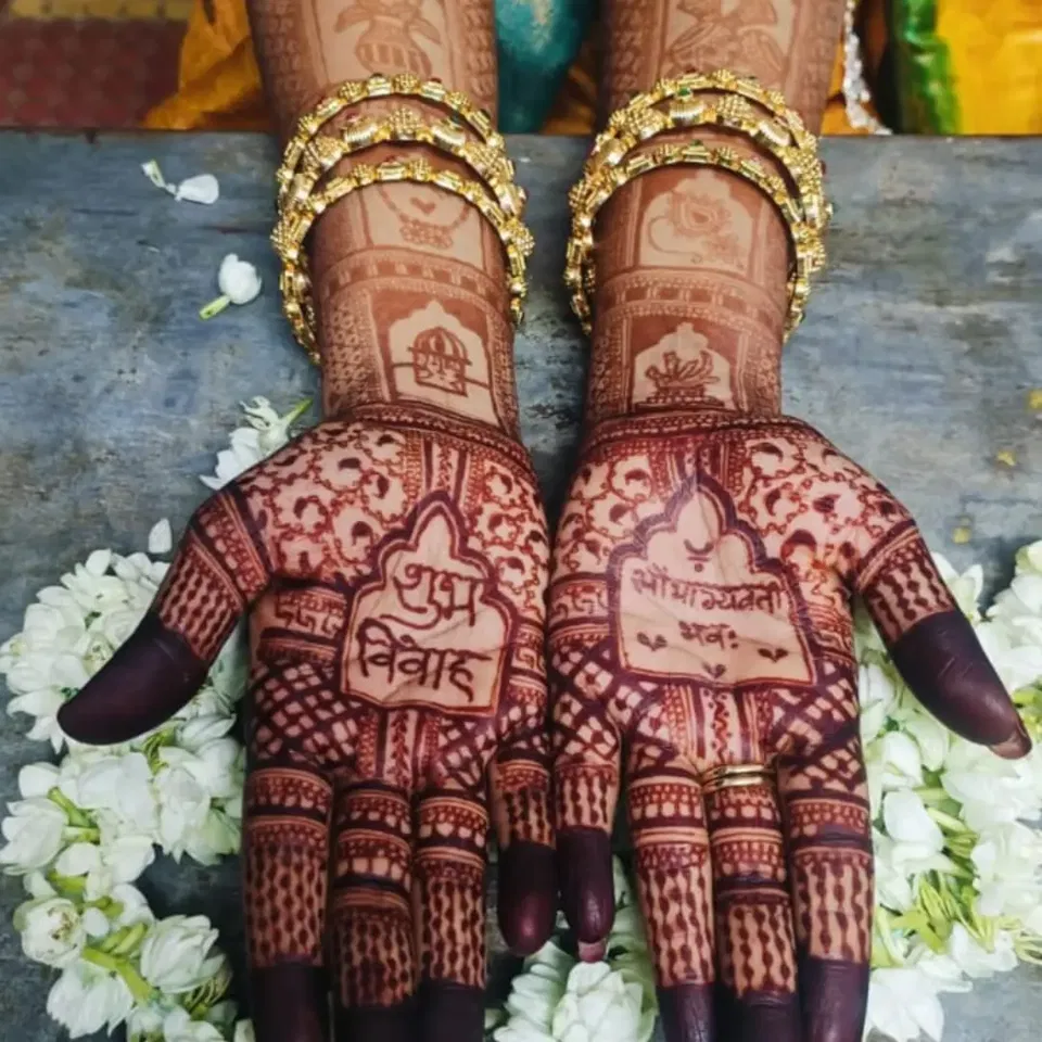 Mehndi Design with Figures