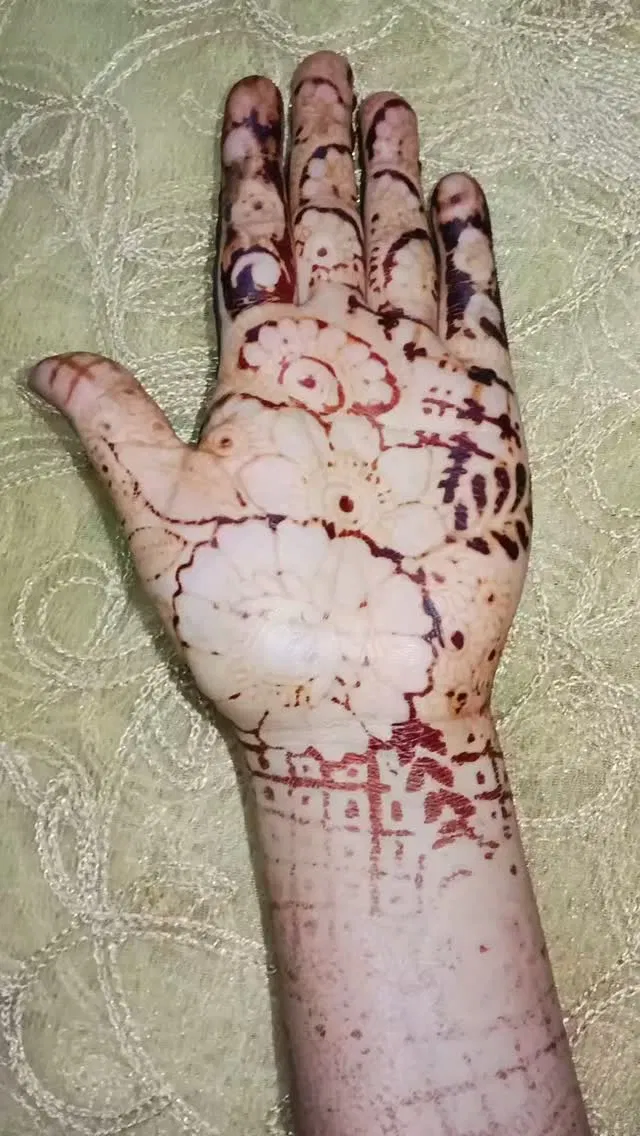 Simple Front Hand Mehndi Design