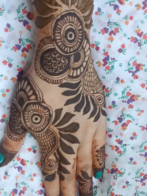 peacock back hand mehndi design