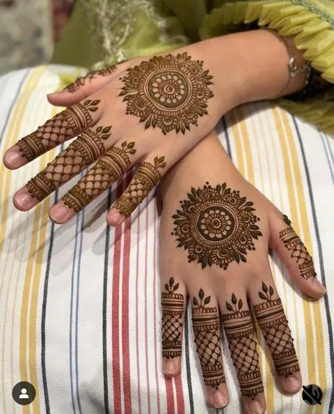 aesthetic simple circle back hand mehndi design