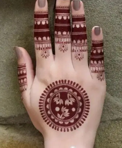 aesthetic simple circle finger mehndi design