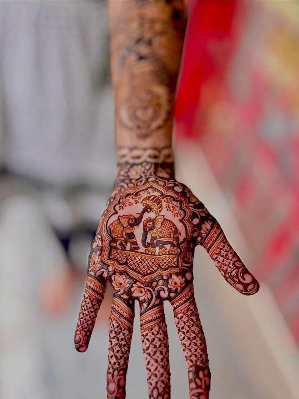 Bridal Front Hand Mehndi Design with Figures (30)