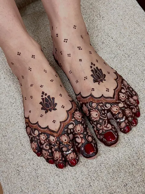 bridal lotus back hand mehndi design