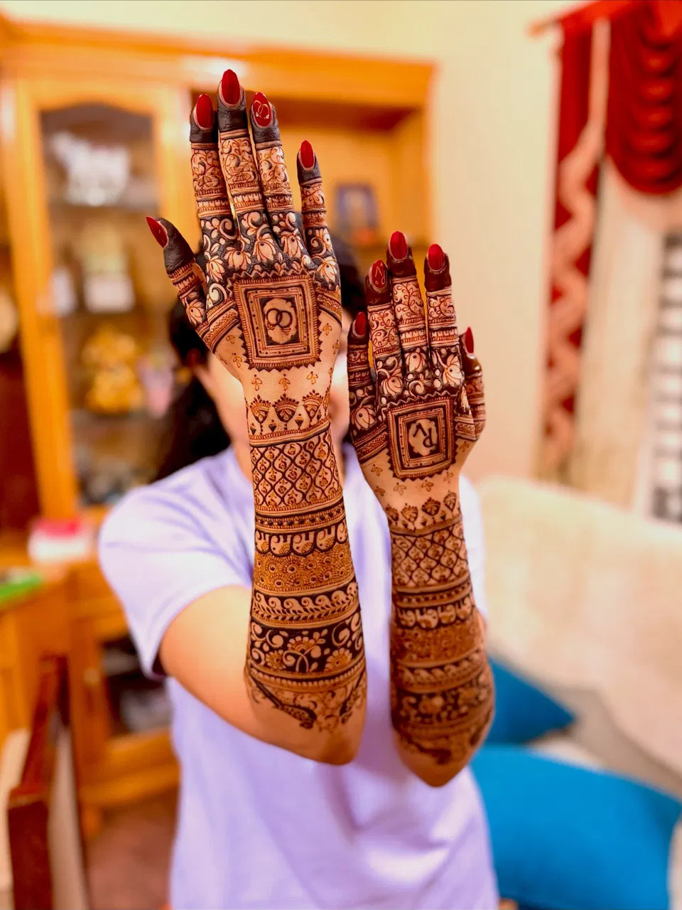 Bridal Full Hand Mehndi Design with Figures (38)