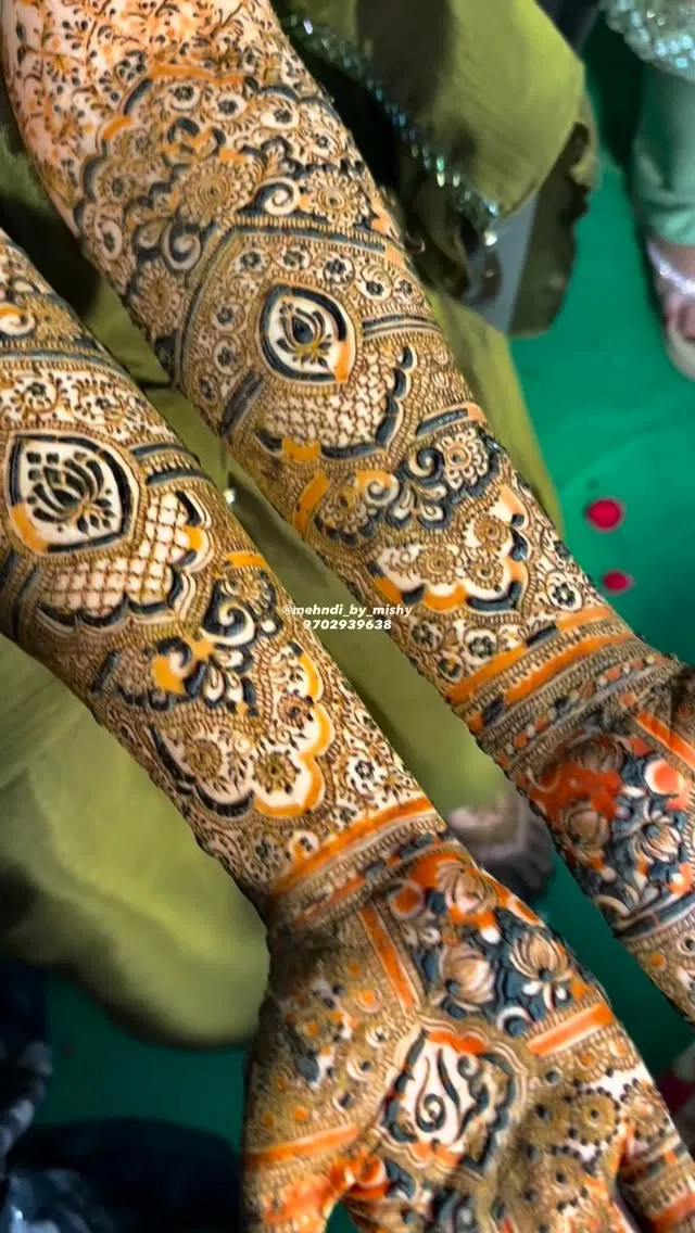 Front Hand Mehndi Design (2)