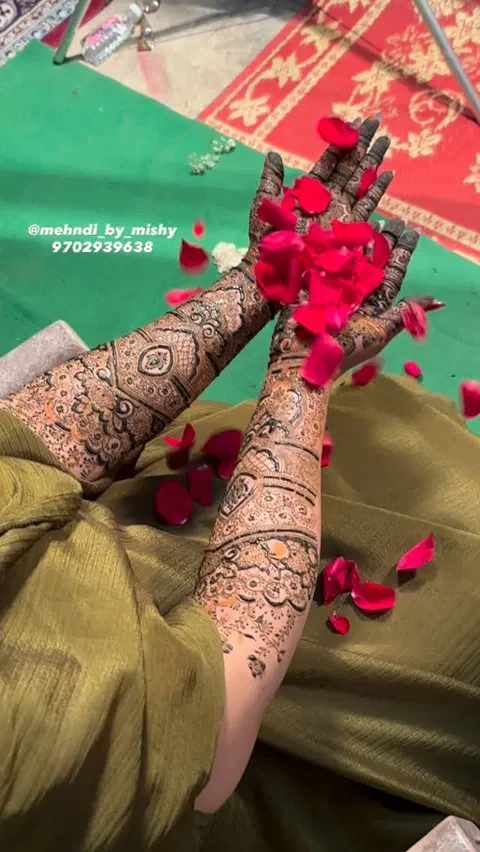 heart back hand mehndi design