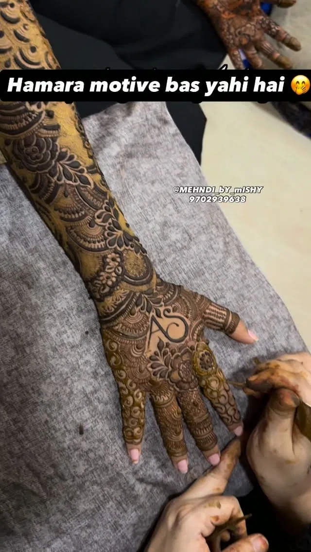 Front Hand Mehndi Design (3)