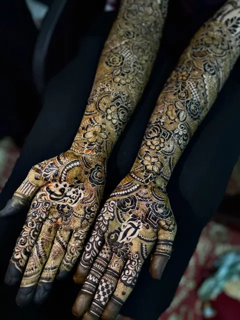 full hand mehndi design