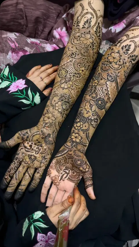 full hand mehndi design