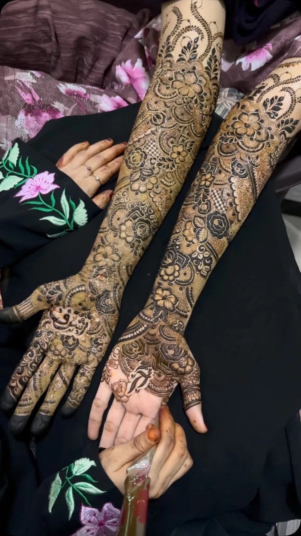 Full Hand Mehndi Design (3)