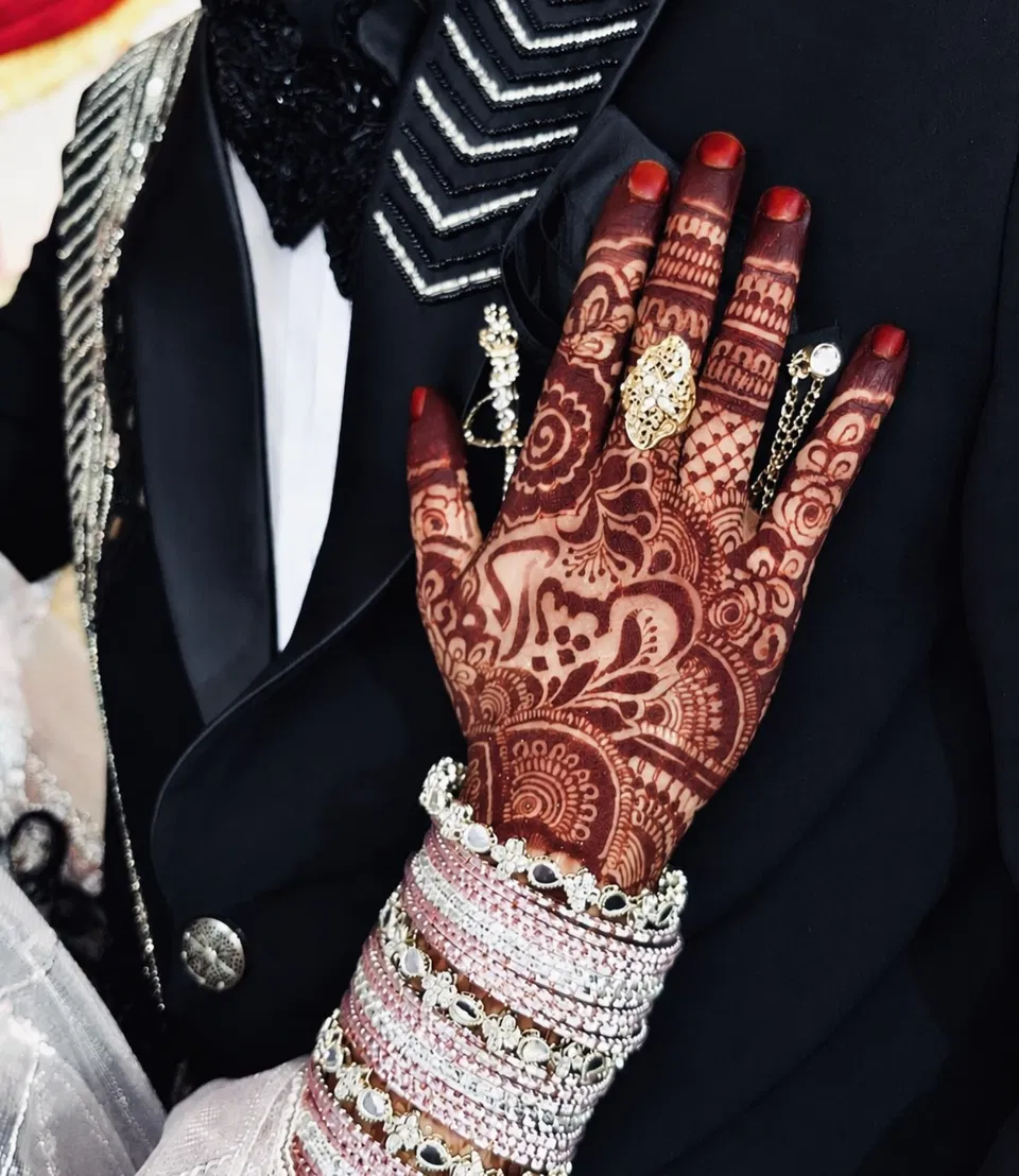 Front Hand Mehndi Design (4)