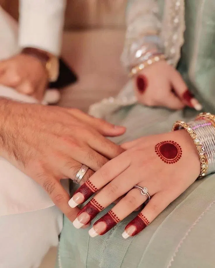 Minimal Simple Finger Mehndi Design with Gol Tikki and Deity