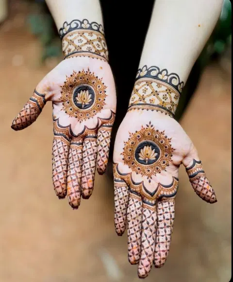 arabic circle front hand mehndi design
