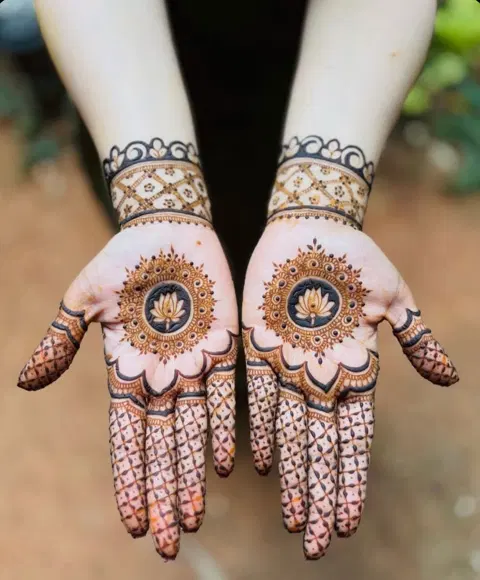 arabic circle front hand mehndi design