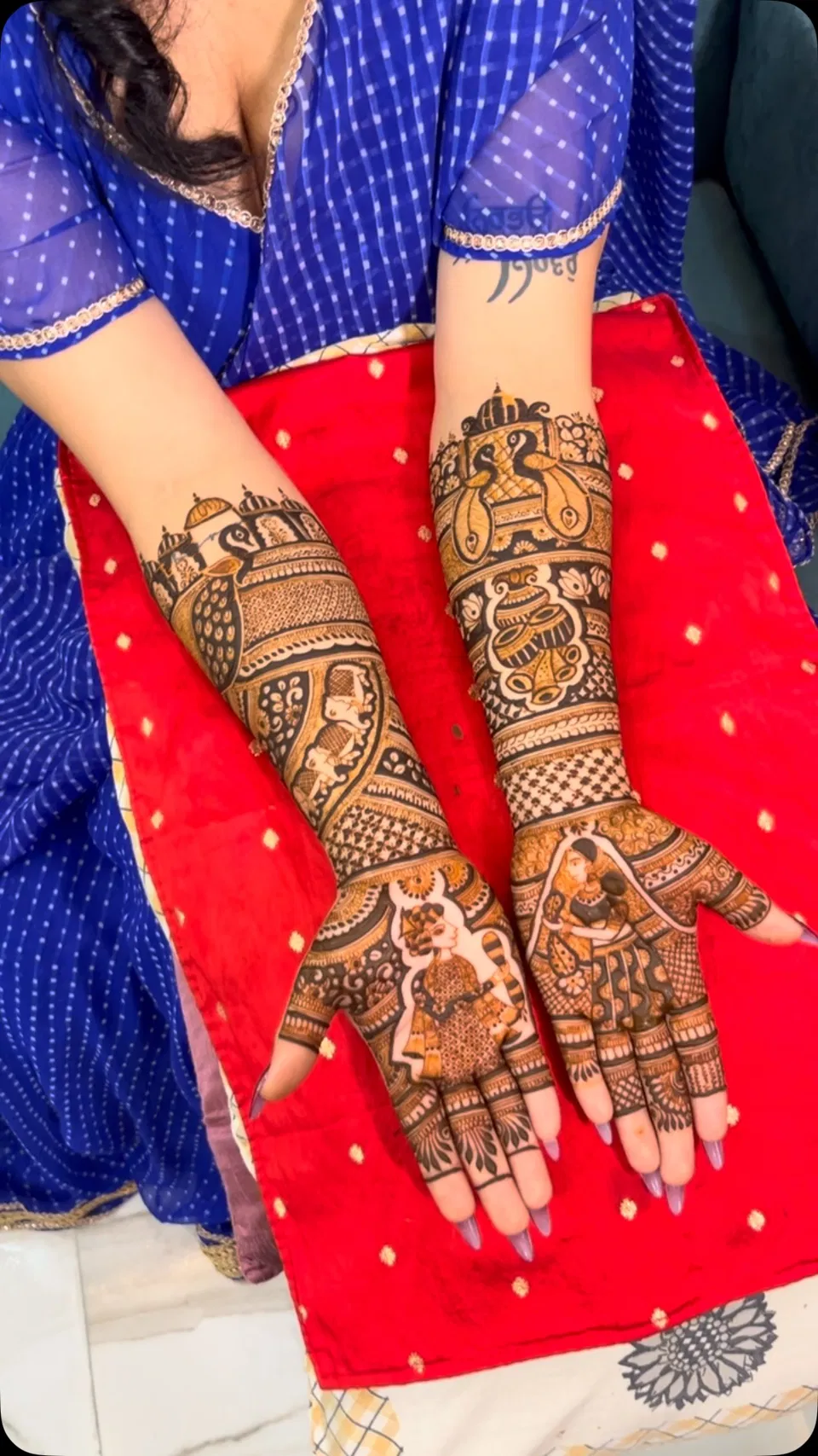 Arabic Front Hand Mehndi Design with Figures (3)