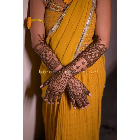 simple jaal back hand mehndi design