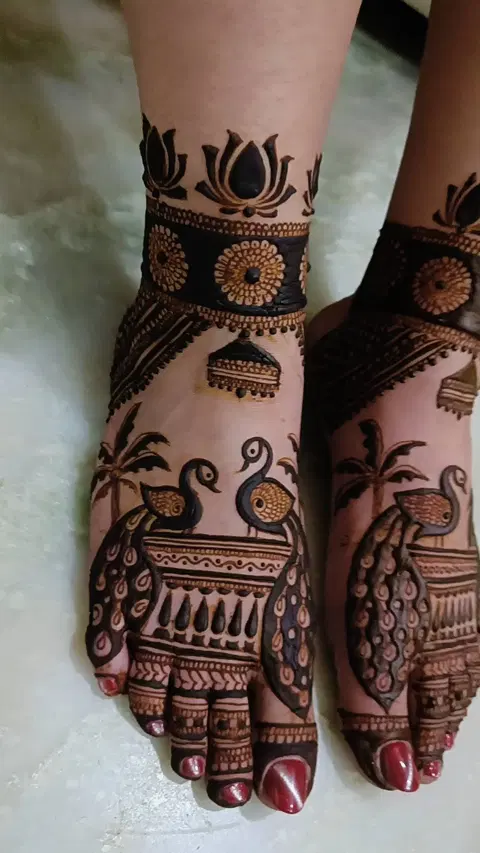aesthetic bridal figure mehndi design