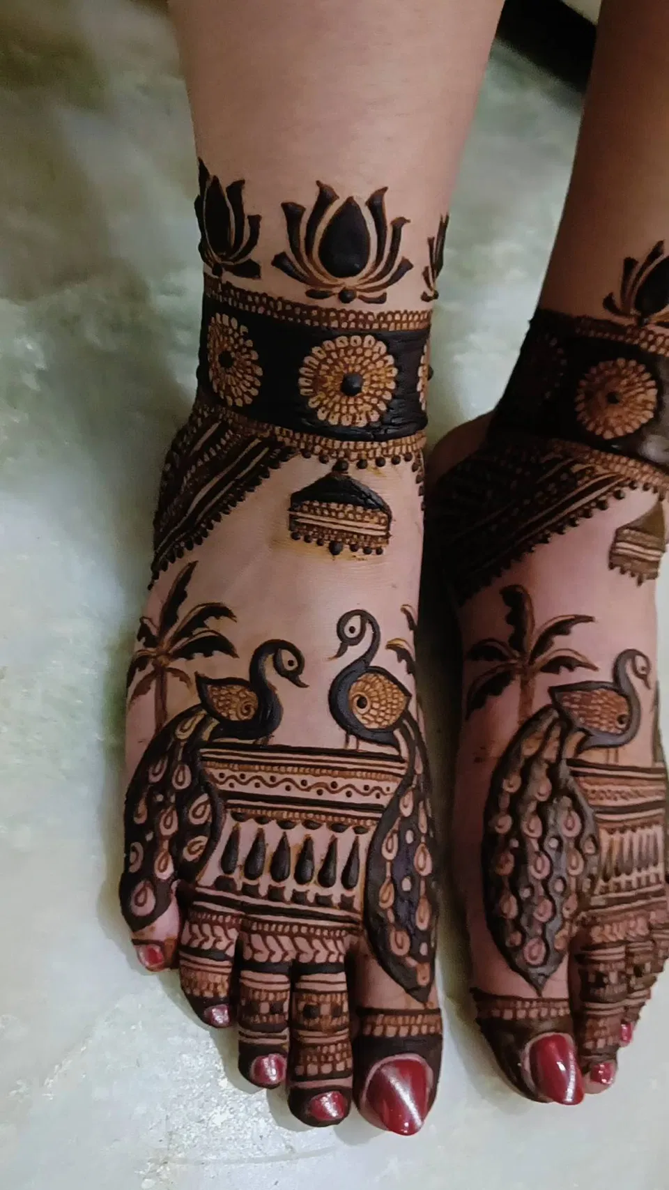 Aesthetic Bridal Mehndi Design with Figures and Peacock