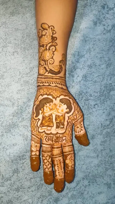 front hand mehndi design
