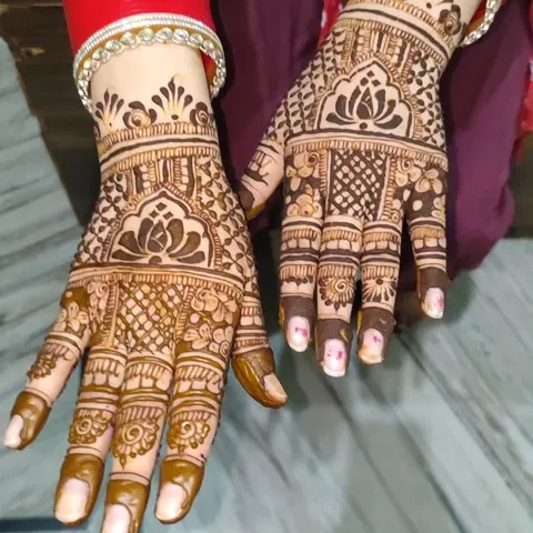 bridal back hand mehndi design