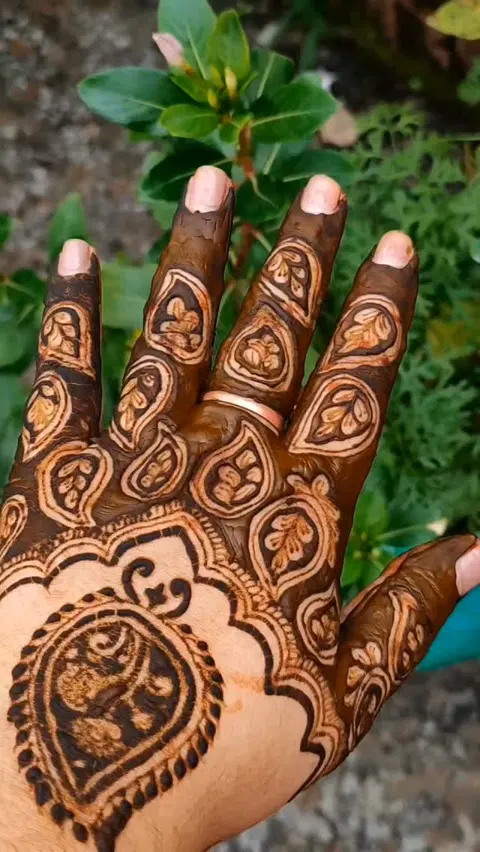 simple heart mehndi design