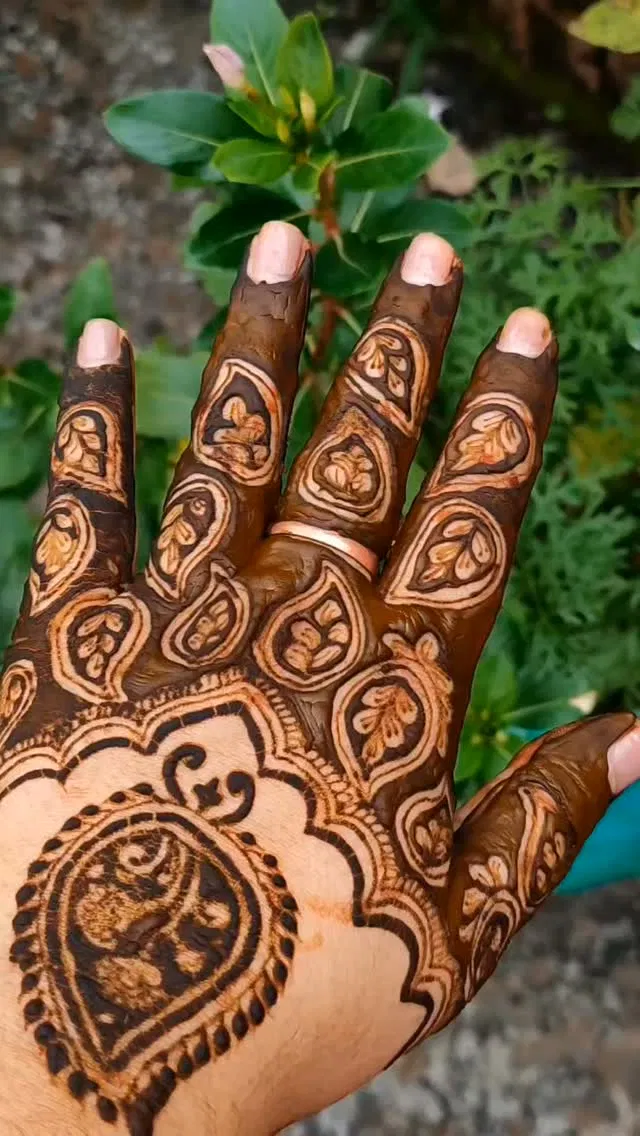 Simple Mehndi Design with Hearts