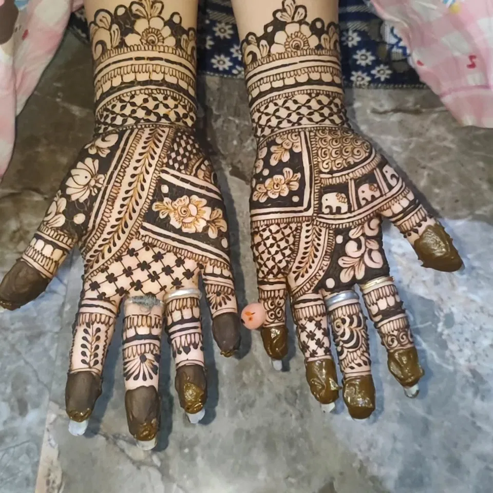 Mehndi Design with Figures