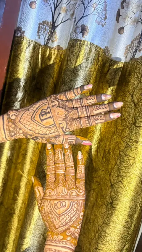 back hand mehndi design