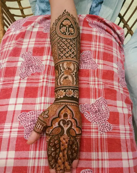 full hand mehndi design