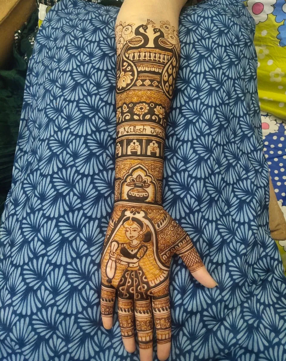 Front Hand Mehndi Design with Figures (3)