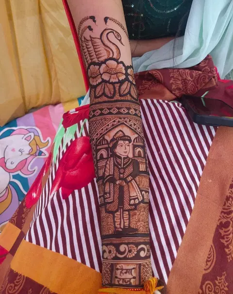figure full hand mehndi design