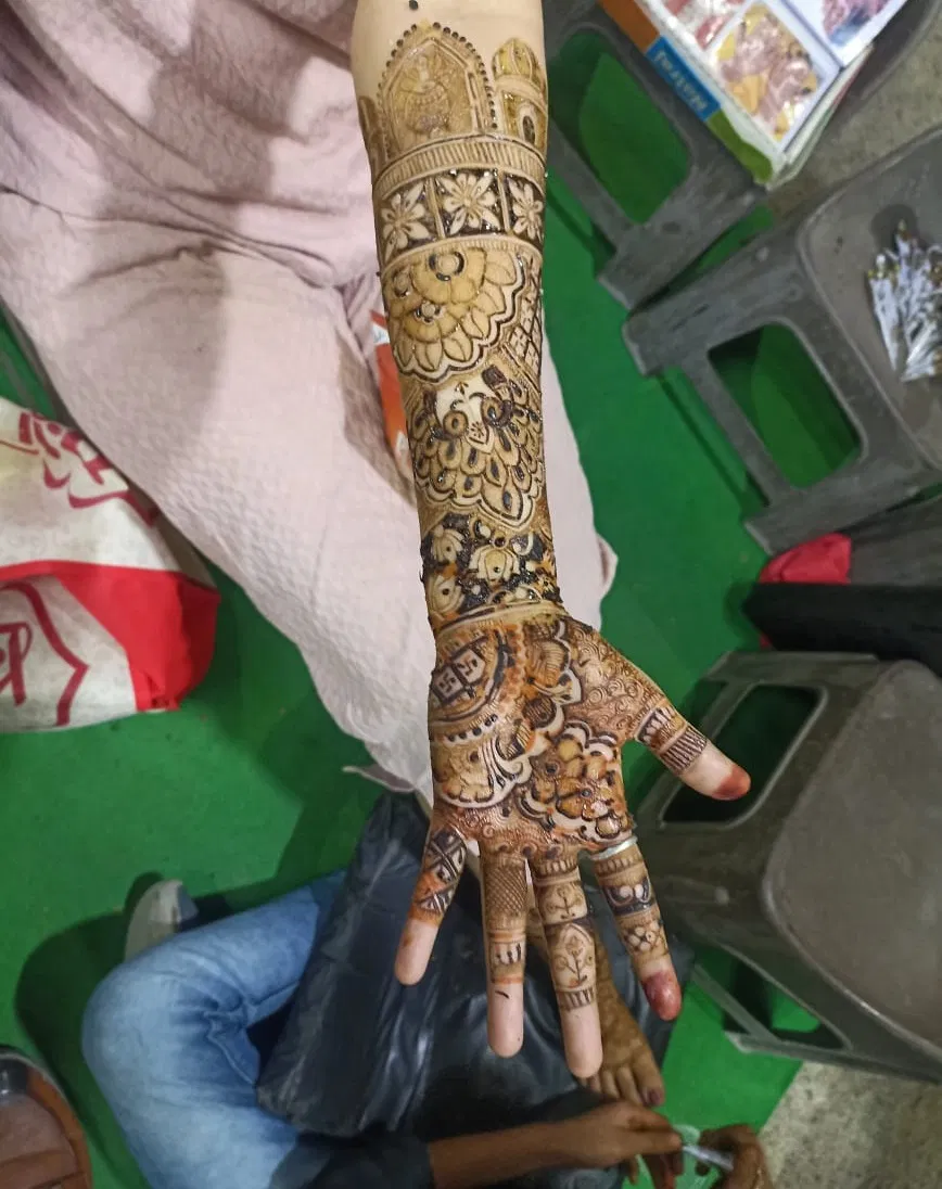 Front Hand Mehndi Design