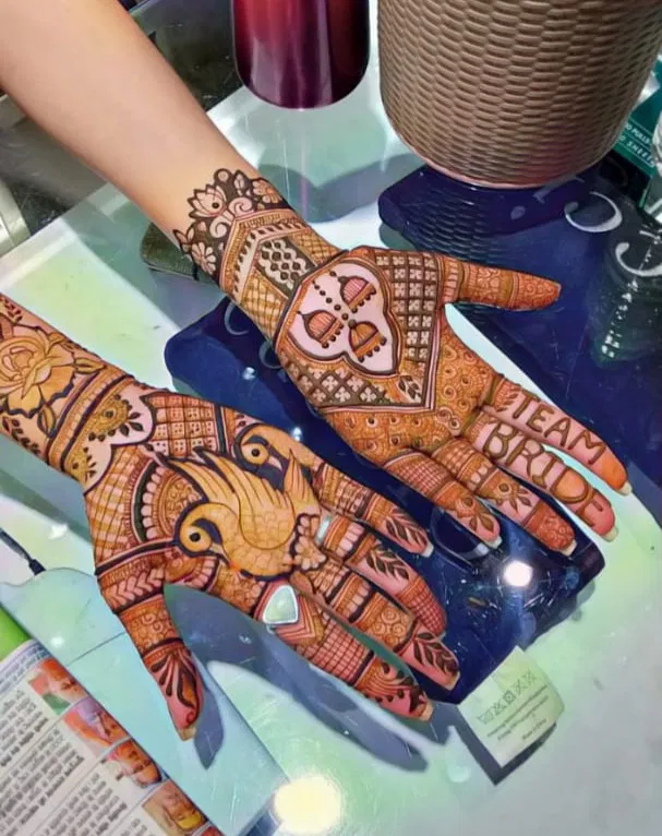 Front Hand Mehndi Design (2)