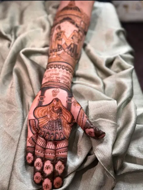 simple figure full hand mehndi design