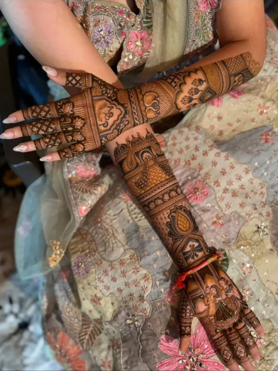Back Hand Mehndi Design with Figures (2)